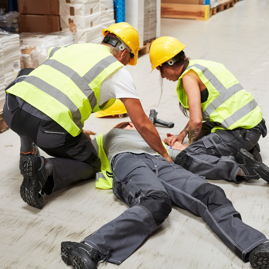 Une nouvelle formation aux premiers secours : le secourisme tactique -  Croix-Rouge